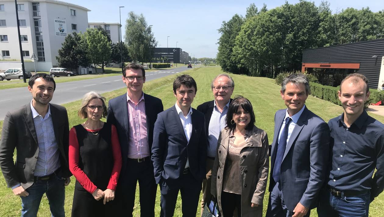 Yann Wehrling (au centre) secrétaire général du MoDem est venu rencontrer les élus mais aussi les militants du Calvados. Erwann,  BERNET, Rodolphe THOMAS, Baya MOKHTARI, Patrick SAINT-LÔ, Yann WEHRLING, Nicolas JOYAU, Sylvianne LEPOINTEVIN, Patrice MICHARD